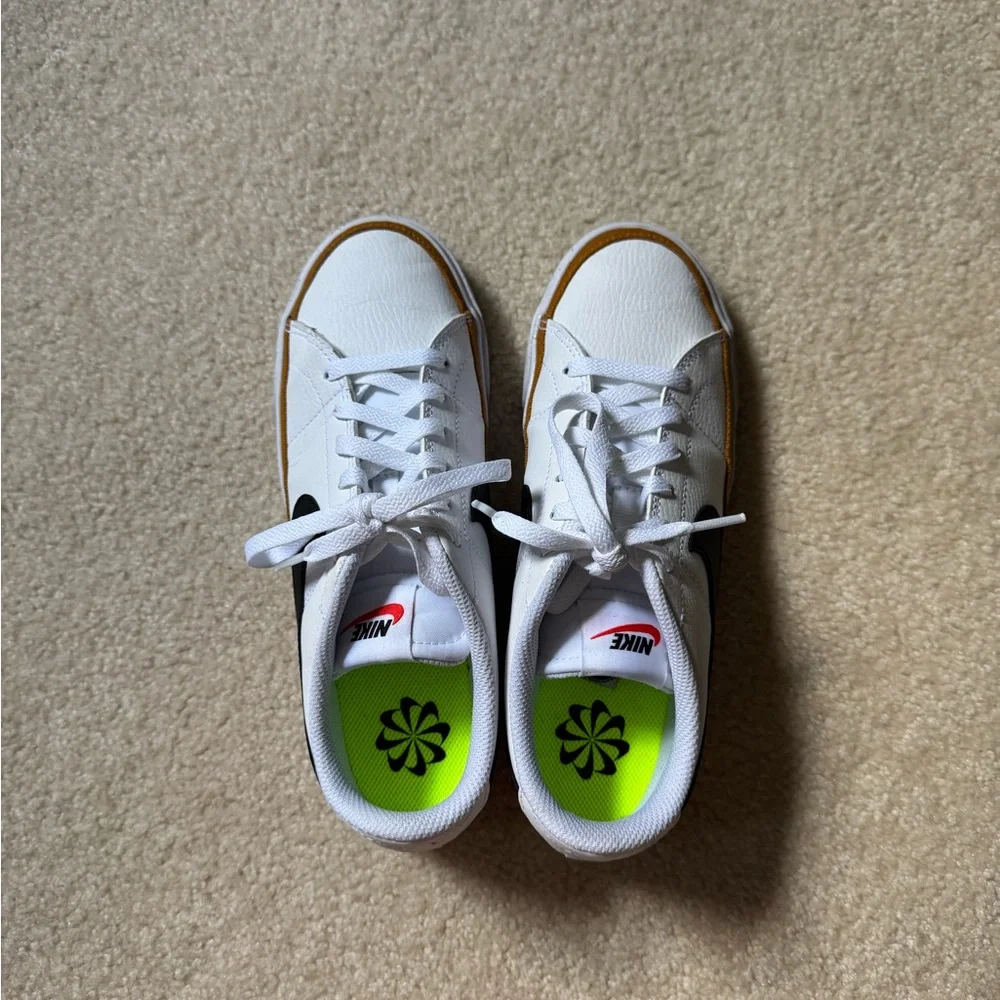 Nike Women’s Court Legacy Sneakers - Picture 2 of 9